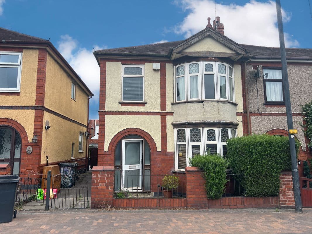 3 bedroom semi detached house in Nuneaton
