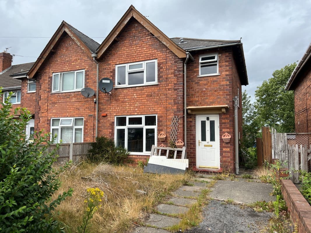 3 bedroom semi detached house in Walsall