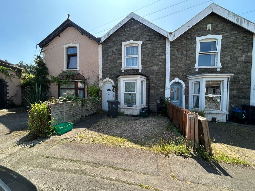 3 bedroom mid terraced property in Bristol