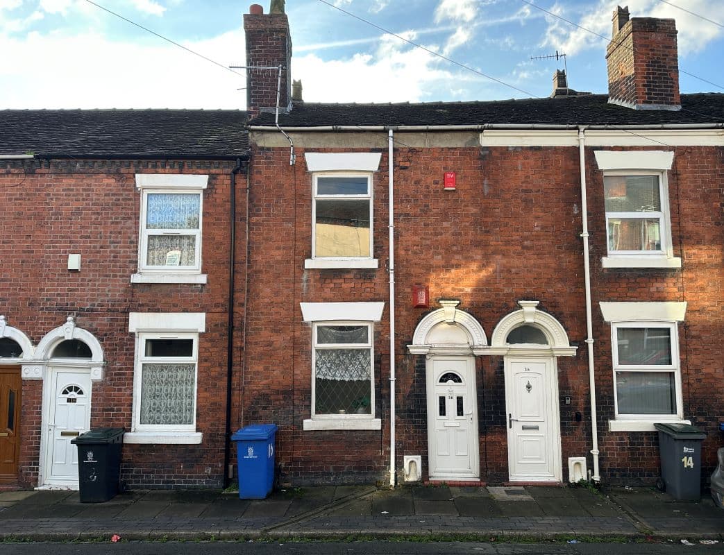 2 bedroom mid terraced house in Stoke on Trent
