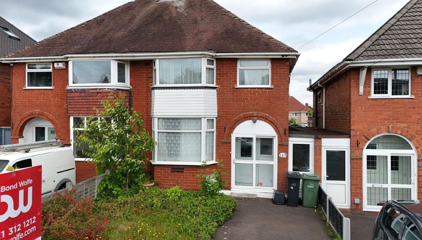 Vacant Leasehold Semi-detached Property