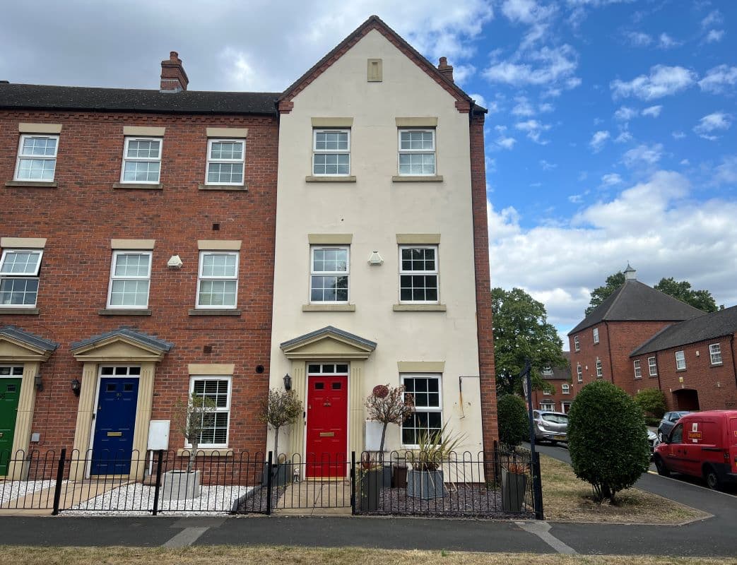 5 Bedroom End Terrace House in West Bromwich