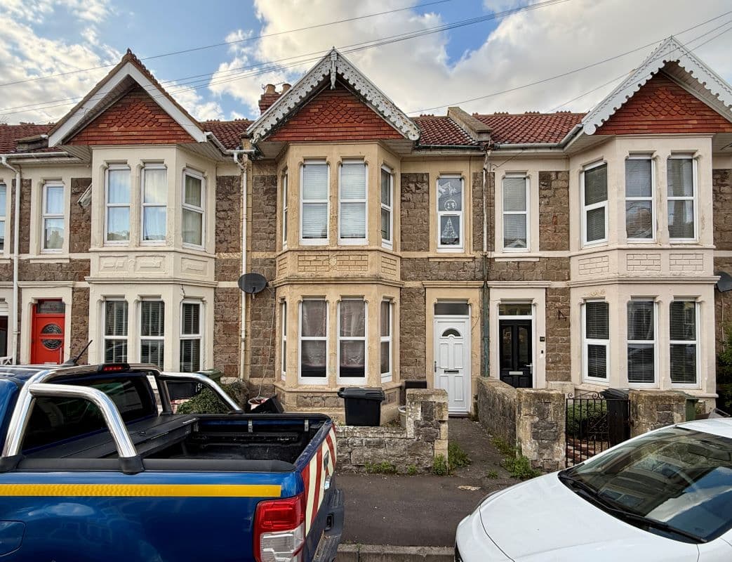 Vacant Freehold Five Bedroom Mid Terraced Property