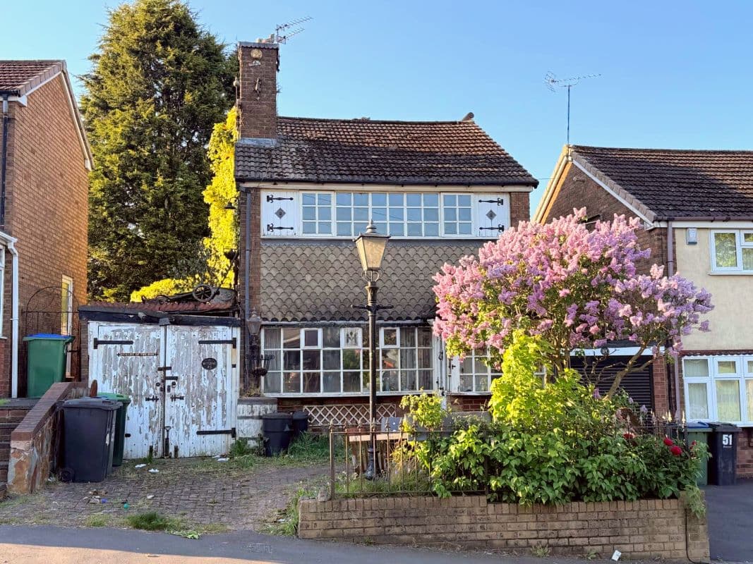 3 bedroom detached property in Oldbury