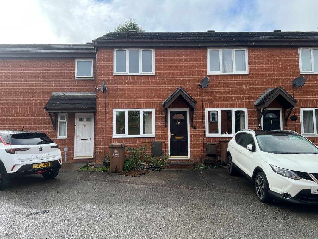 Vacant Freehold Mid Terraced Property