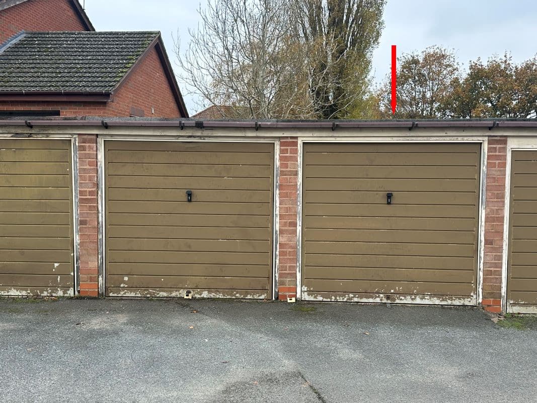 Lock up garage in Longbridge