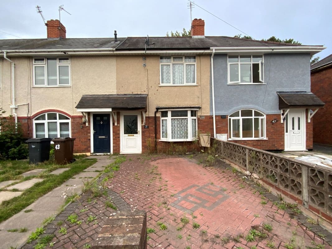 Vacant Freehold Mid Terraced Property