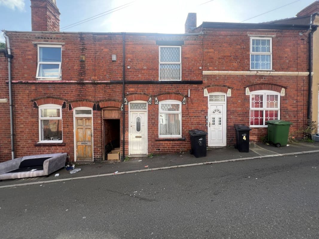 2 bedroom mid terraced property in Dudley
