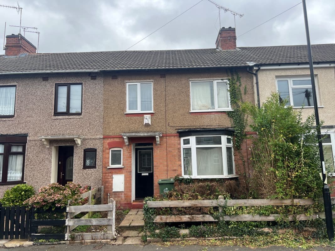 Vacant Freehold Mid Terraced Property