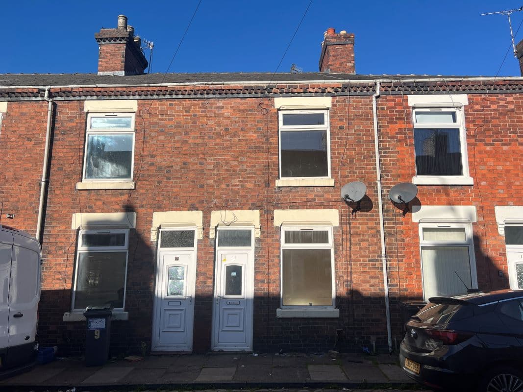 Vacant Freehold Mid Terraced Property