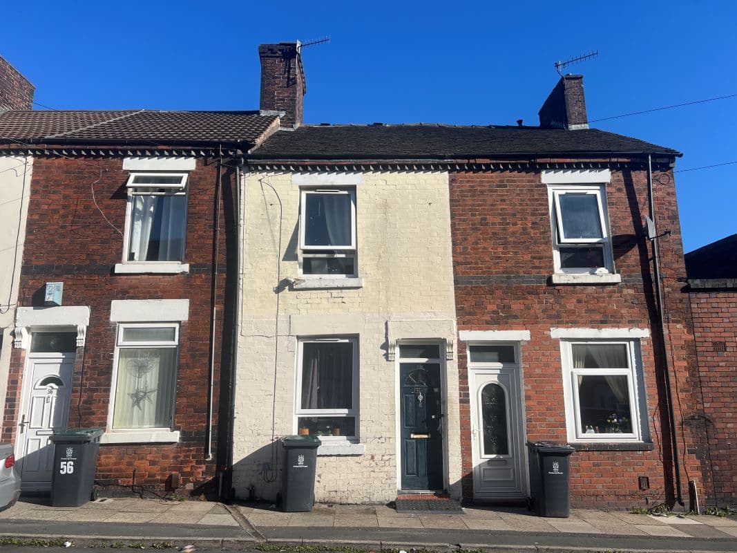 Vacant Freehold Mid Terraced Property
