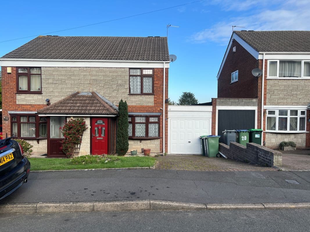 3 Bedroom Semi Detached House in Oldbury