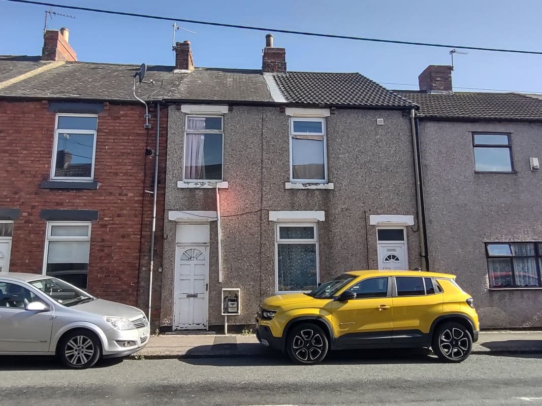 Vacant Freehold Mid Terraced Property