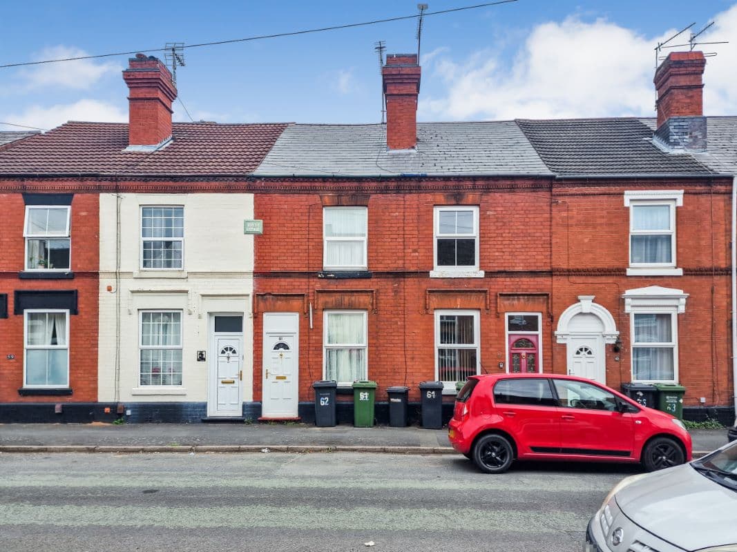Vacant Freehold Mid Terraced Property