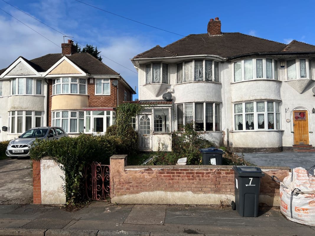 Vacant Leasehold Semi Detached House