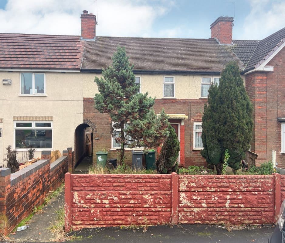 Four Bedroom Double Fronted Mid Terraced Property