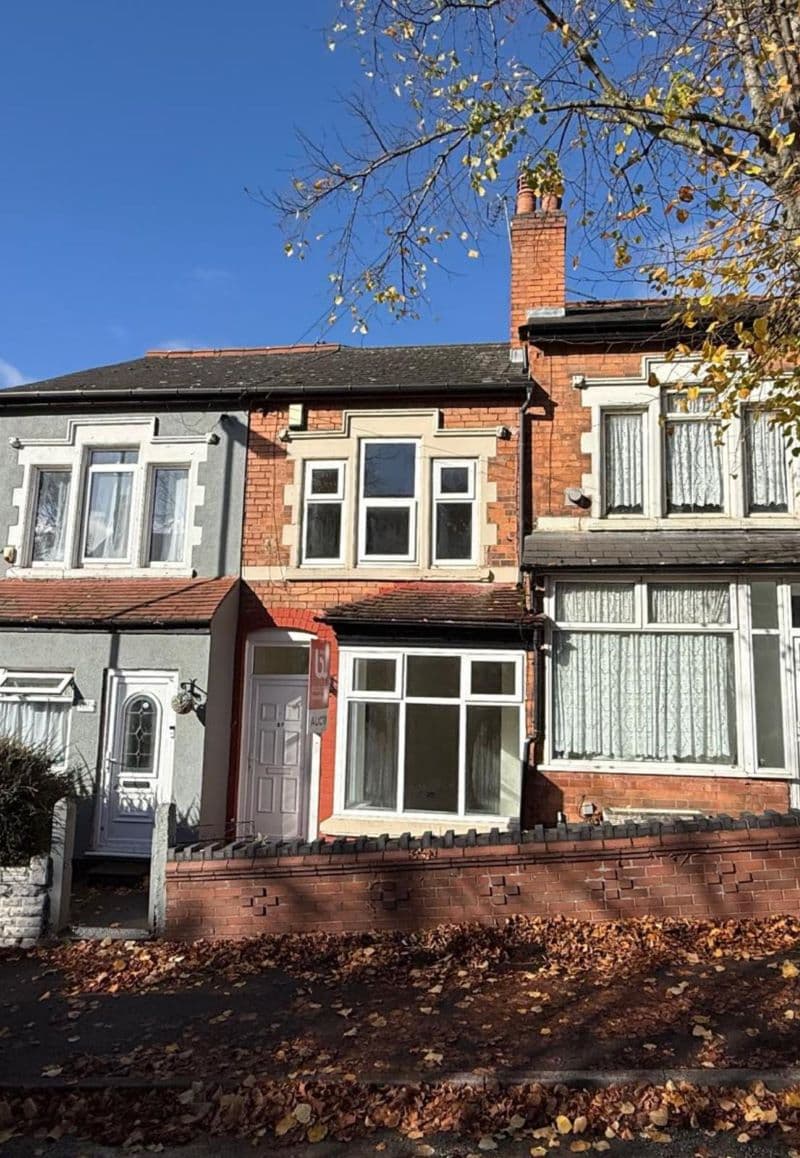 Vacant Freehold Mid Terraced Property