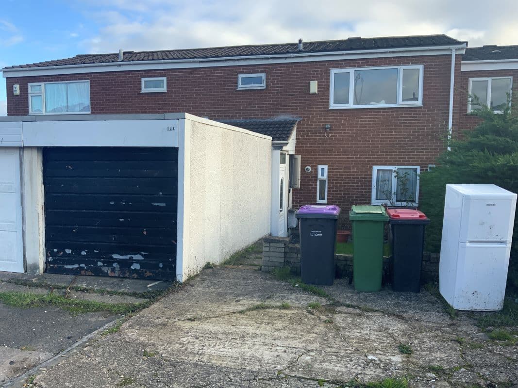 Freehold Four Bedroom Mid Terraced Property