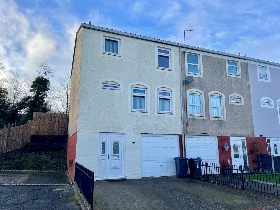 3 Bedroom End Terraced Property