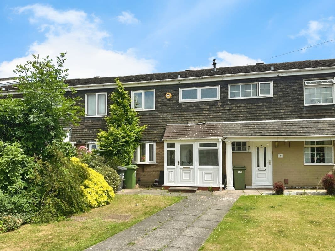 Vacant Freehold Mid Terraced Townhouse