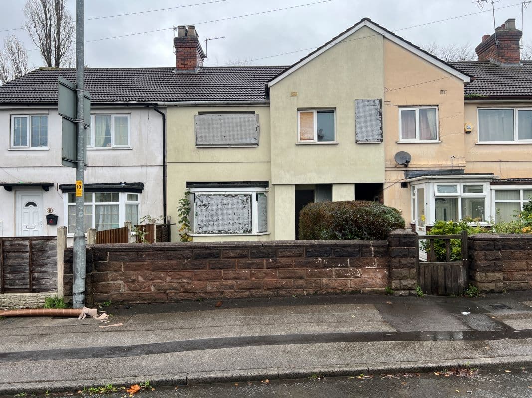 Vacant Freehold Mid Terraced Property