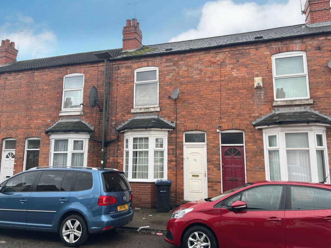 2 Bedroom Mid Terraced Property
