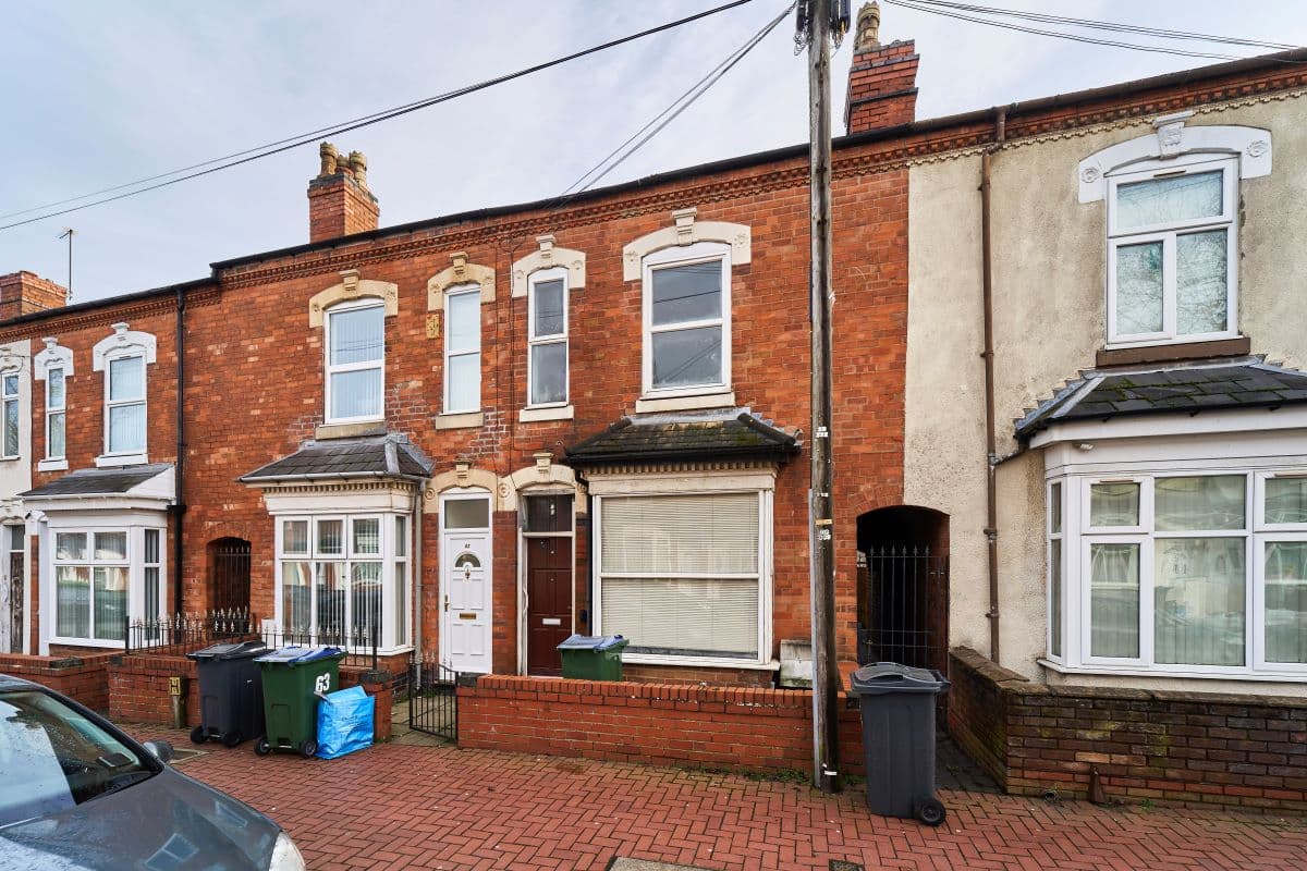 Vacant Freehold Mid Terraced Property