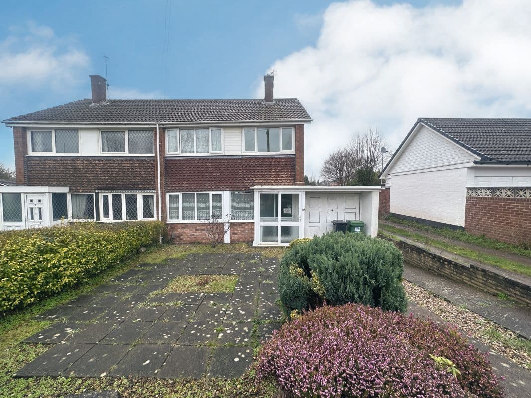 3 Bedroom Semi Detached Property in Amblecote