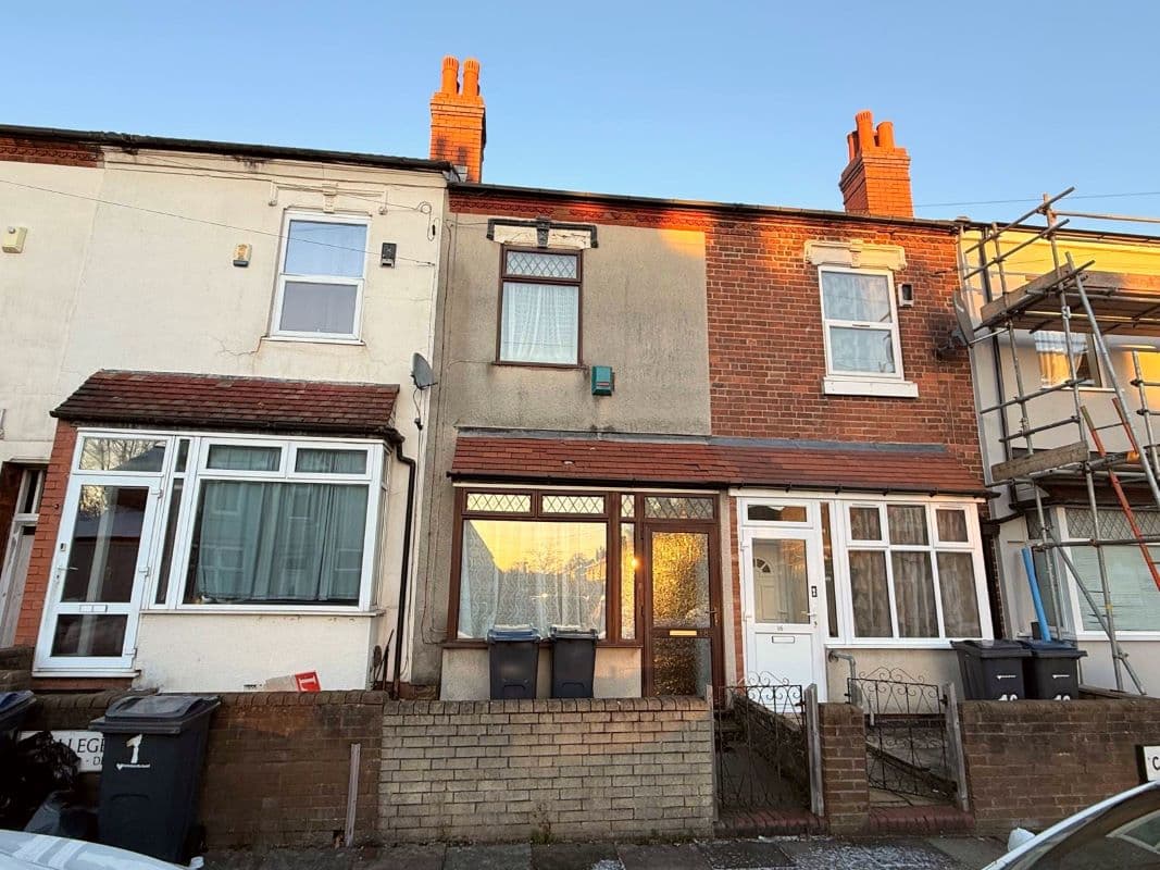 3 Bedroom Mid Terraced House