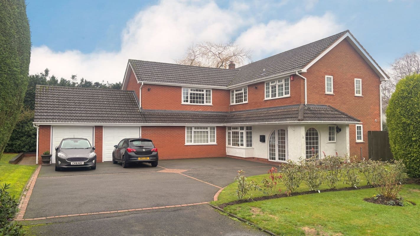 Substantial 5 Bedroom Detached House