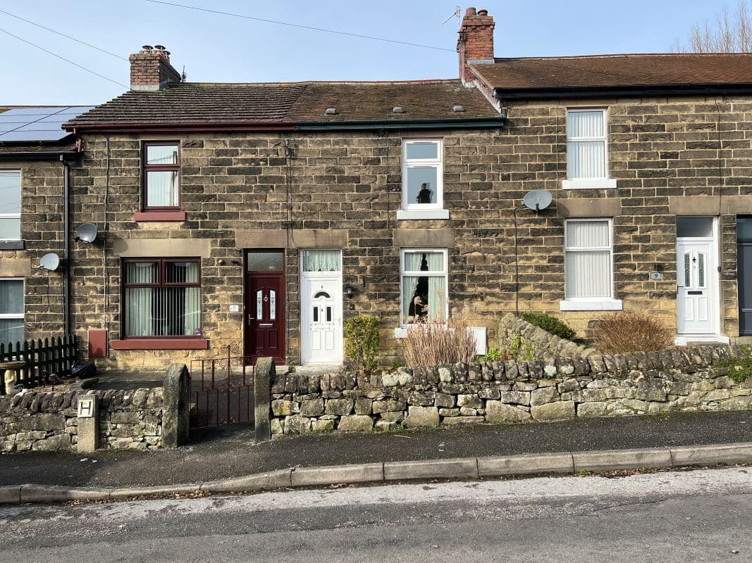 Vacant Freehold Mid Terraced Property