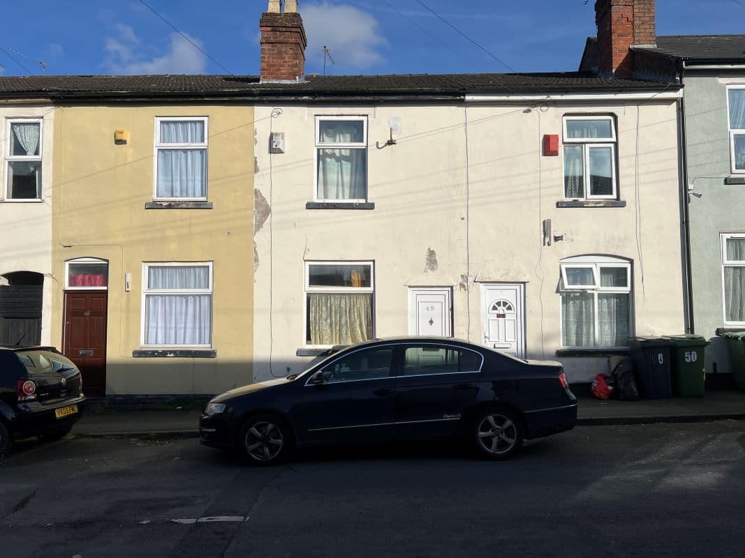 3 Bedroom Mid Terraced House