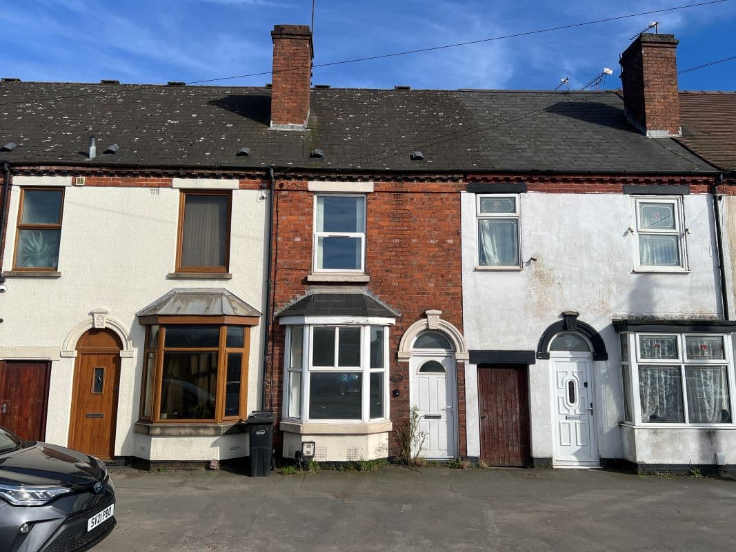 Vacant Freehold Mid Terraced Property