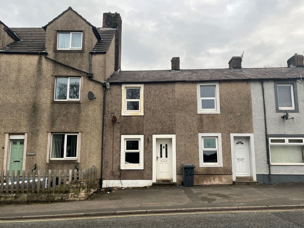 Vacant Freehold Mid Terraced Property