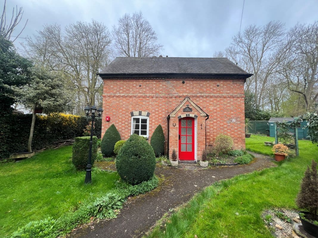2 Bedroom Detached House with Development Potential