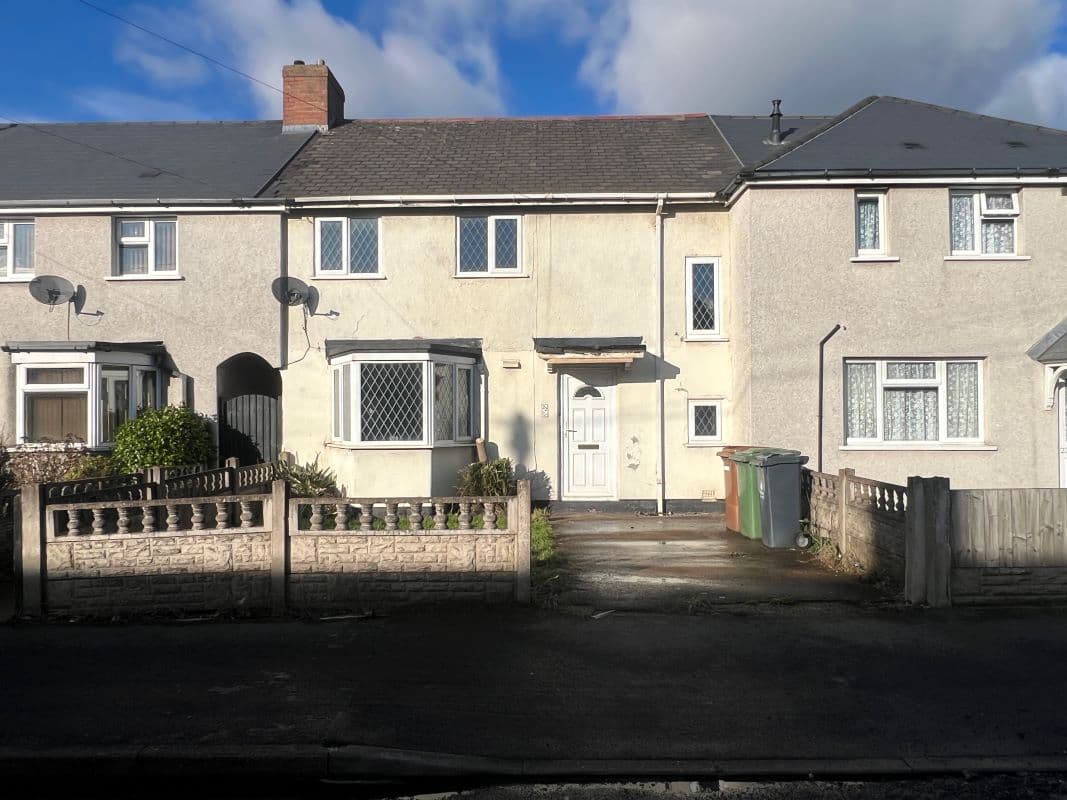 3 Bedroom Mid Terraced House in Brownhills