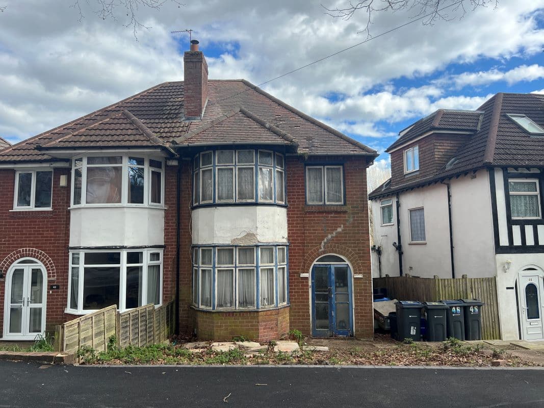 Vacant Leasehold Semi Detached Property