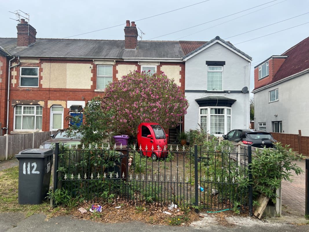 Vacant Freehold Mid Terraced Property