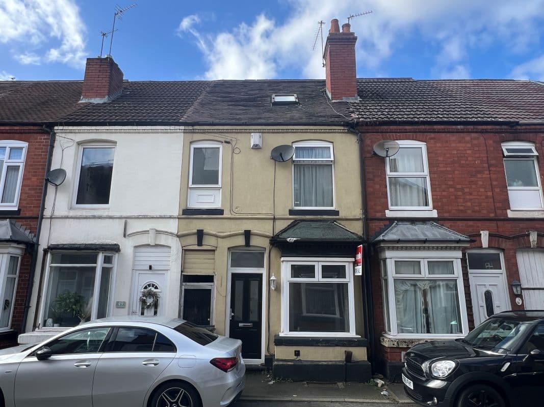 Freehold Mid Terraced Property