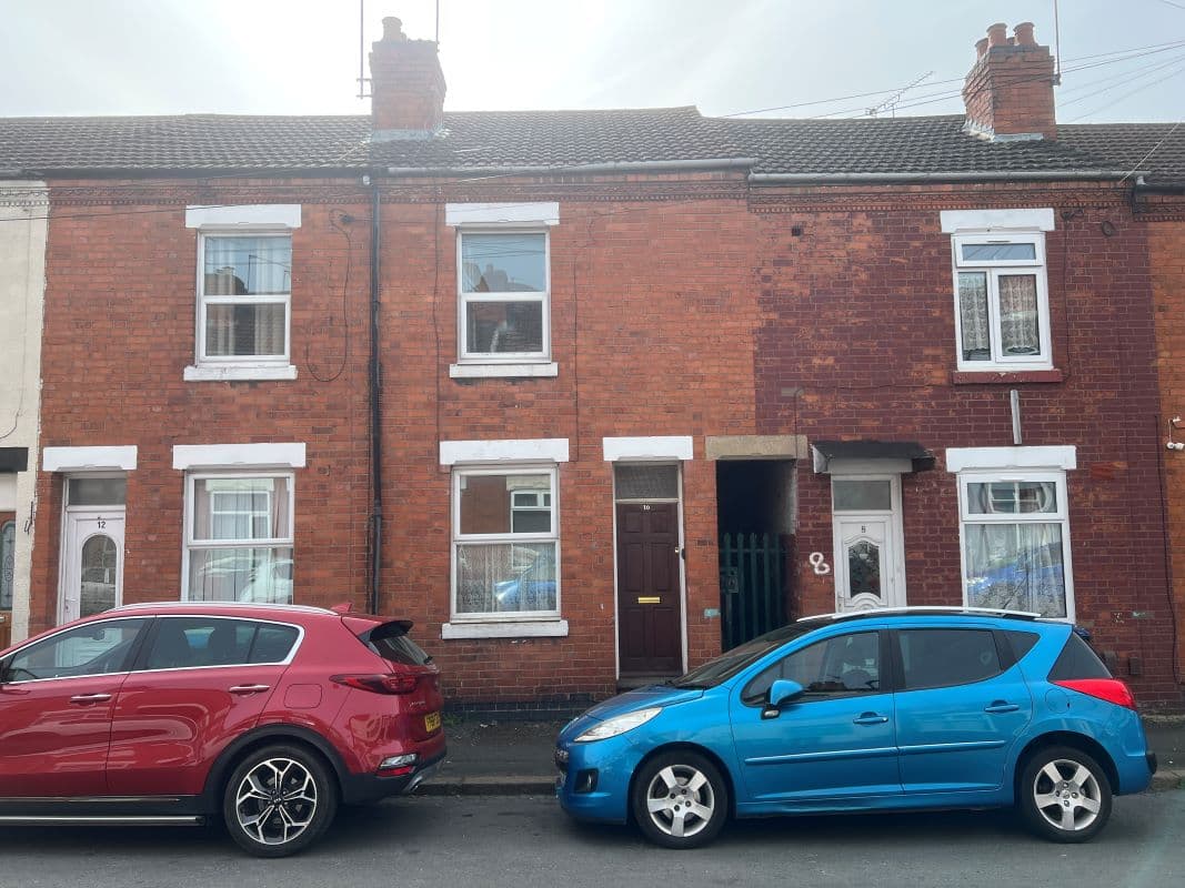 2 Bedroom Mid Terraced House