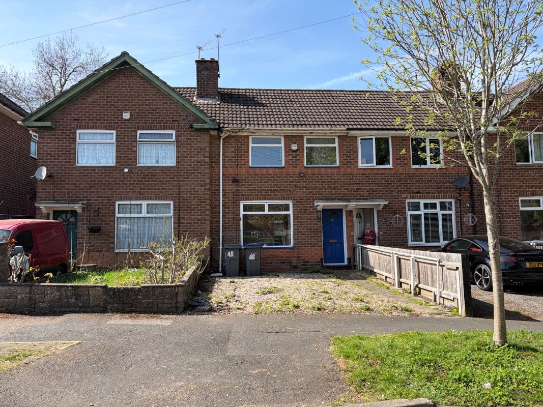 Vacant Leasehold Mid Terraced Property