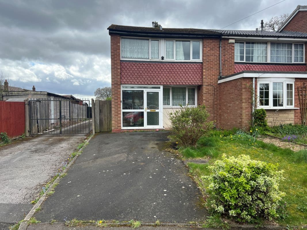 3 Bedroom End Terraced Property