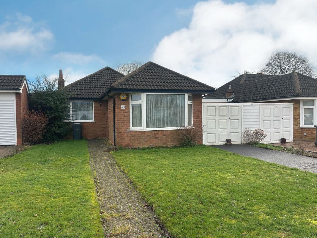 2 Bedroom Link Detached Bungalow in Sutton Coldfield