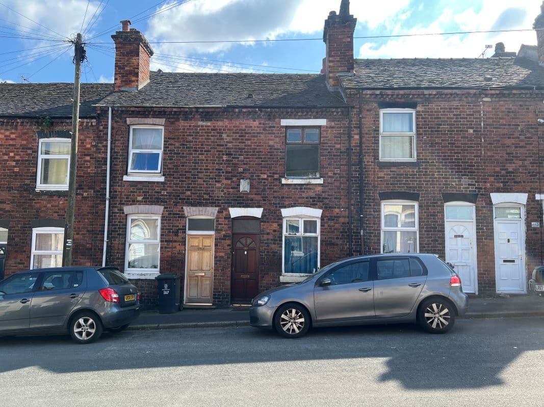 Vacant Freehold Mid Terraced Property