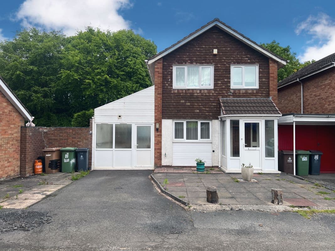 Vacant Freehold Linked Detached Property