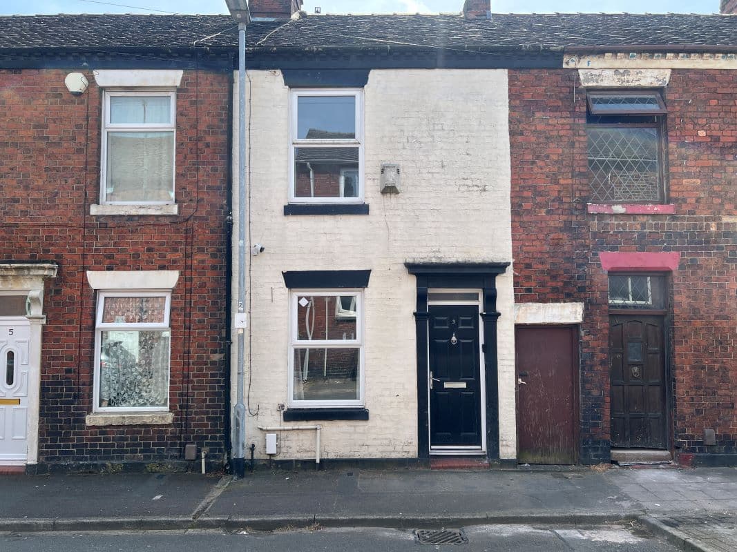 Vacant Freehold Mid Terraced Property