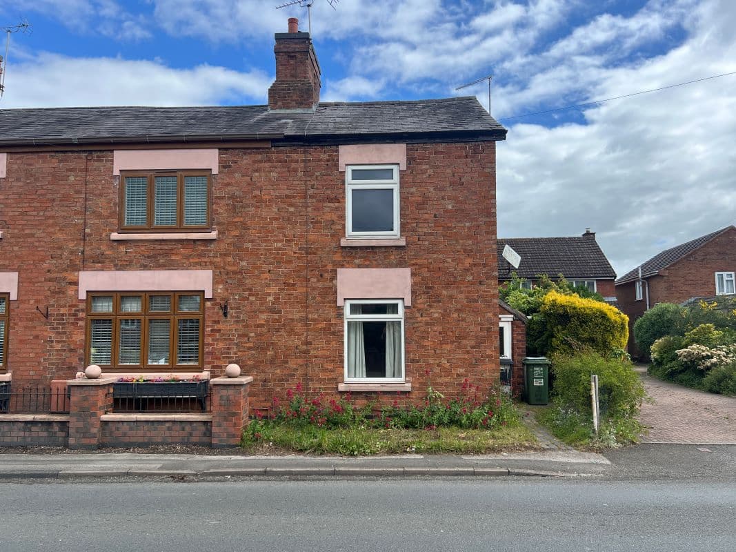 3 bedroom semi detached house in Redditch