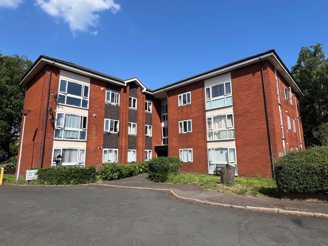 Vacant Leasehold First Floor Flat