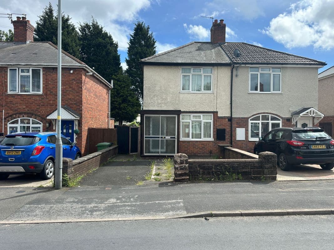 2 bedroom semi detached house in Wolverhampton