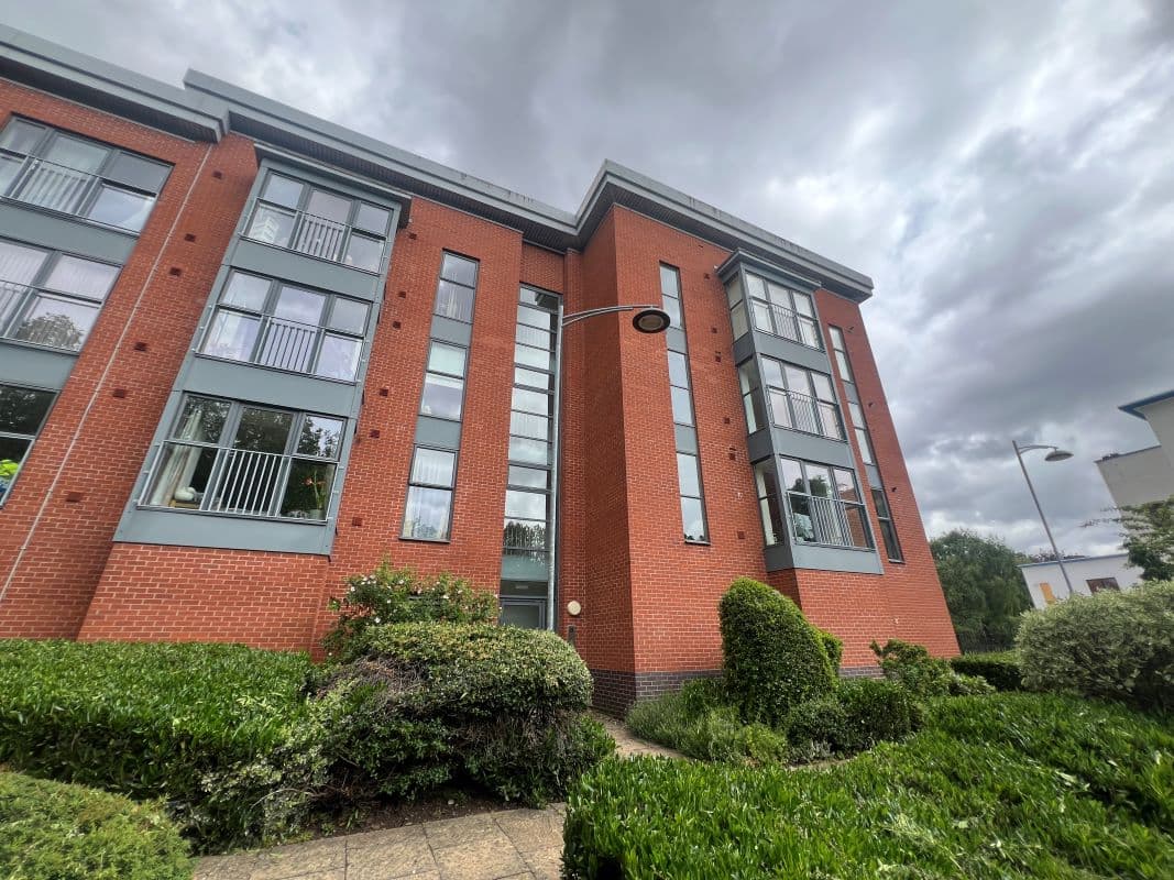 A vacant leasehold second floor flat